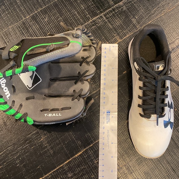 Kids tee ball set - Under Armor Cleats size 3.5 and Wilson Tee Ball Mitt - Used - Picture 8 of 8